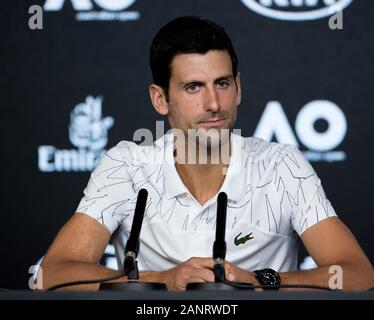 Melbourne, Australien. 19 Jan, 2020. Novak Djokovic aus Serbien besucht eine Pressekonferenz vor den Australian Open Tennismeisterschaften in Melbourne, Australien, Jan. 19, 2020. Credit: Zhu Hongye/Xinhua/Alamy leben Nachrichten Stockfoto