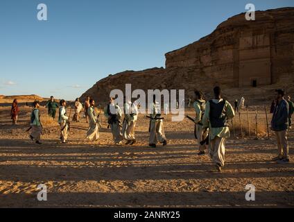 Saudi Schauspieler während einer historischen Spielen in ein Open Air Theater in Madain Saleh, Al Madinah Province, Alula, Saudi-Arabien Stockfoto