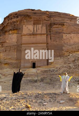 Saudi Schauspieler während einer historischen Spielen in ein Open Air Theater in Madain Saleh, Al Madinah Province, Alula, Saudi-Arabien Stockfoto