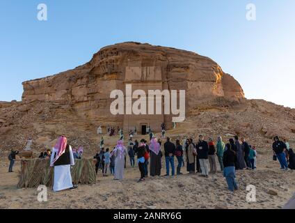 Saudi Schauspieler während einer historischen Spielen in ein Open Air Theater in Madain Saleh, Al Madinah Province, Alula, Saudi-Arabien Stockfoto