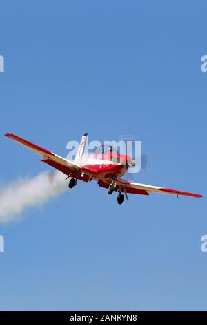 Pilatus PC-9 ein Trainer Flugzeuge ein 23-046 von der Royal Australian Air Force (RAAF) Roulette Bildung aerobatic Display Team. Stockfoto