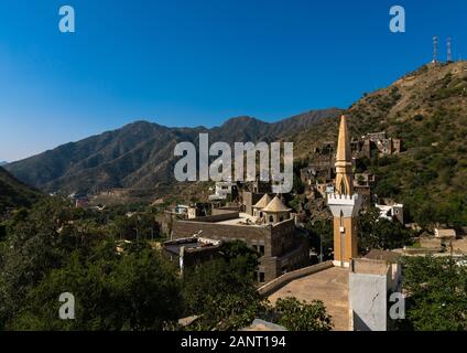 Mehrstöckige Häuser aus Steinen und Moschee, Asir Provinz, Rijal Alma, Saudi-Arabien Stockfoto