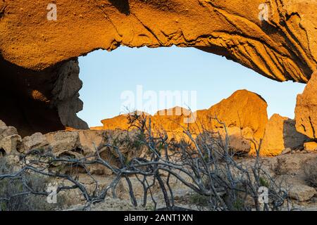 Der Bogen des Tajao, Reste einer vulkanischen Rohr, zusammengebrochen ist und hinter einer Abschnitt bildet dieser Bogen, San Miguel de Abona, Teneriffa, Kanaren, ICH Stockfoto