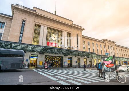 Genf, Schweiz, 3. Januar 2020: Vorderansicht von Genf Cornavin Bahnhof der SBB Bahnhof von Genf Schweiz Stockfoto