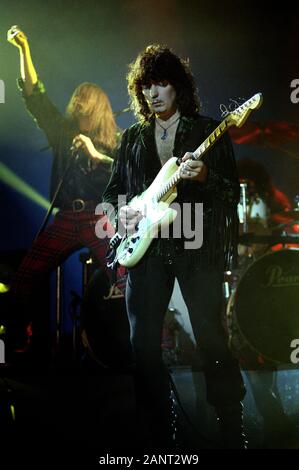 Milano Italien 28/10/1995 Live Konzert von Ritchie Blackmore's Rainbow am Palalido: Doogie White und Ritchie Blackmore Stockfoto