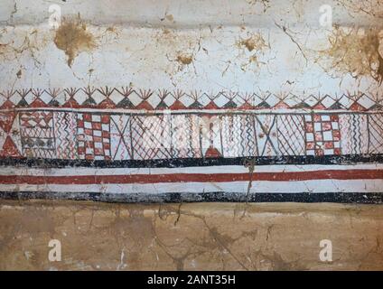 Al-qatt Al asiri traditionell weiblichen Inneneinrichtung in einem abandonned Haus, Asir Provinz, Aljanub Dahran, Saudi-Arabien Stockfoto