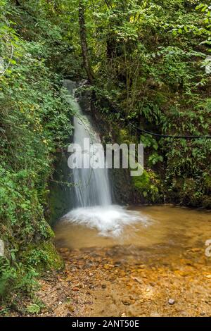 Landschaft von Gabrovo Wasserfall in Belasica Berg, Novo Selo, Mazedonien Stockfoto