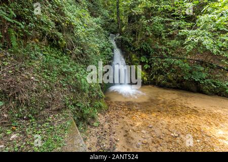 Landschaft von Gabrovo Wasserfall in Belasica Berg, Novo Selo, Mazedonien Stockfoto