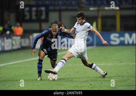 Mailand, Italien, 20. Oktober 2010", "San Siro Stadion, UEFA Champions League 2010/2011, FC Inter-FC Tottenham Hotspur: Jonathan Biabiany und Gareth Bale in Aktion während des Spiels Stockfoto
