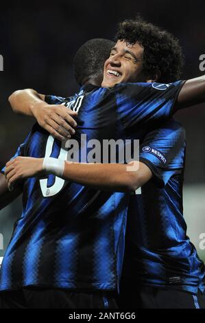 Mailand, Italien, 29. September 2010,'' San Siro Stadion, UEFA Champions League 2010/2011, FC Inter-FC Werder Bremen: Samuel Eto'o und Coutinho feiert, nachdem das Ziel Stockfoto