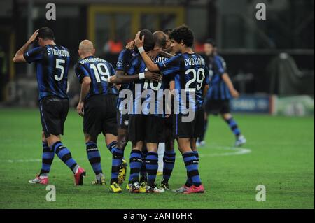 Mailand, Italien, 29. September 2010,'' San Siro Stadion, UEFA Champions League 2010/2011, FC Inter-FC Werder Bremen: Samuel Eto'o, Snaijder und Coutinho feiert, nachdem das Ziel Stockfoto