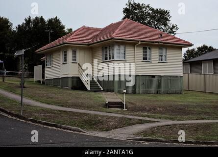 Unverändert nach dem Krieg. Architektonische Untersuchung in den Brisbane-Vorstädten Carina, Camp Hill, Seven Hills, Cannon Hill, ihre Topografie. Stockfoto