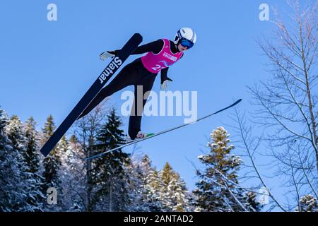 Lausanne, Schweiz. 19. Jan 2020. LOGAR Lara (SLO) konkurriert im Skispringen: Damen Einzel Wettbewerb 1. Runde während der Lausanne 2020 Youth Olympic Games in Les Tuffes Nordic Centre am Sonntag, den 19. Januar 2020. Lausanne, Schweiz. Credit: Taka G Wu/Alamy leben Nachrichten Stockfoto