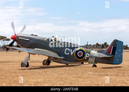 Commonwealth Aircraft Corporation CA-18 Mustang VH-JUC (North American P-51D Mustang) Weltkrieg II Jagdflugzeug in der Markierungen der Royal Australian EIN Stockfoto