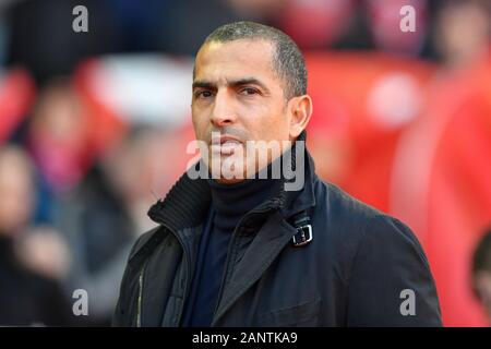 Nottingham, UK. 19. Januar 2020. Nottingham Forest Manager, Sabri Lamouchi während der Sky Bet Championship Match zwischen Nottingham Forest und Luton Town an der Stadt Boden, Nottingham am Sonntag, den 19. Januar 2020. (Credit: Jon Hobley | MI Nachrichten) das Fotografieren dürfen nur für Zeitung und/oder Zeitschrift redaktionelle Zwecke verwendet werden, eine Lizenz für die gewerbliche Nutzung Kreditkarte erforderlich: MI Nachrichten & Sport/Alamy leben Nachrichten Stockfoto