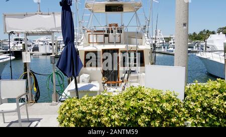 Fischerboot mit voller Ausrüstung Stockfoto