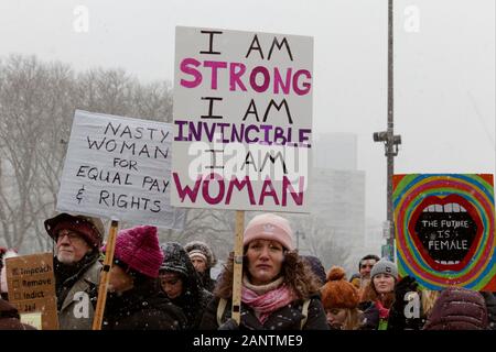 Philadelphia, PA, USA - 18. Januar 2020: Hunderte mutige ein Schneesturm für März der vierten jährlichen Frauen auf Philadelphia. Stockfoto