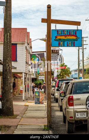 Rasta Pasta und andere Schilder, Northgate Street, St. Johns, Antigua Stockfoto