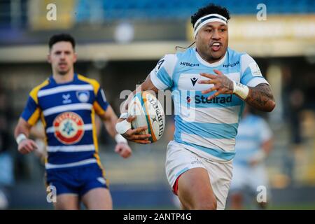 Leeds, Großbritannien. Jan, 2019 19. LEEDS, England - 19. JANUAR Sonatane Takulua von Newcastle Falcons Sprints klar während der Greene King IPA Championship Match zwischen Yorkshire Carnegie und Newcastle Falcons bei Headingley Leeds Carnegie Stadion, am Sonntag, den 19. Januar 2020. (Quelle: Chris Lishman | MI Nachrichten) das Fotografieren dürfen nur für Zeitung und/oder Zeitschrift redaktionelle Zwecke verwendet werden, eine Lizenz für die gewerbliche Nutzung Kreditkarte erforderlich: MI Nachrichten & Sport/Alamy leben Nachrichten Stockfoto