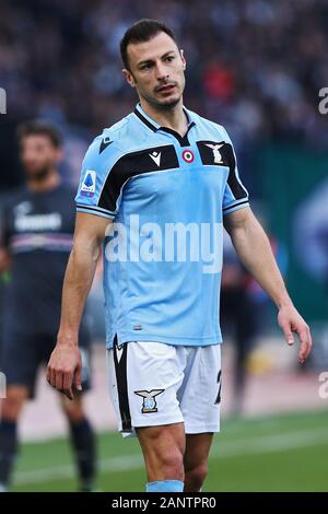 Stefan Radu von Latium reagiert während der Italienischen Meisterschaft in der Serie A Fußballspiel zwischen SS Lazio und UC Sampdoria am 18. Januar 2020 im Stadio Olimpico in Rom, Italien - Foto Federico Proietti/ESPA-Bilder Stockfoto