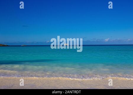 Der Blick auf den Strand auf Half Moon Cay Insel der Bahamas. Stockfoto