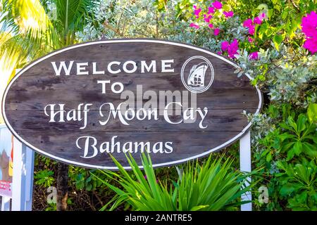 Half Moon Cay, Bahamas - 02. Dezember 2019: Willkommensschild in Fort San Salvador bei Half Moon Cay, Little San Salvador Island, den Bahamas. Stockfoto