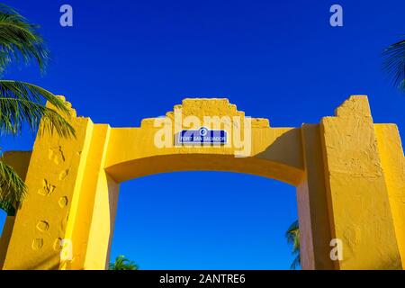 Half Moon Cay, Bahamas - 02. Dezember 2019: Willkommensschild in Fort San Salvador bei Half Moon Cay, Little San Salvador Island, den Bahamas. Stockfoto