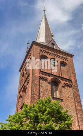 Turm der Nikolaikirche in Plön, Deutschland Stockfoto