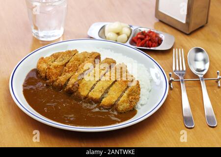 Japanische Katsu Curry, japanischen Curry mit Schweinekotelett Stockfoto