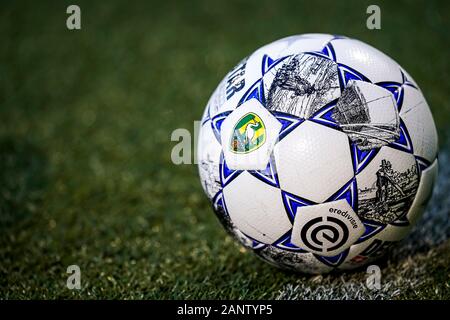Den Haag - ADO-RKC, Fußball, Saison 2019/2020, Eredivisie, Autos Jeans Stadium, 08-07-2020, Spielball der Credit: Pro Schüsse/Alamy leben Nachrichten Stockfoto