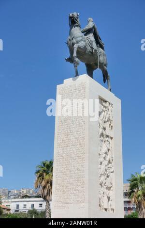 Neapel, Italien - September 09, 2019: Statue von Armando Diaz am Boardwalk in Neapel, Italien. Diaz war ein italienischer General. Im Jahr 1918 führte er die Italienische troo Stockfoto