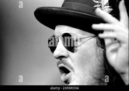 Mailand Italien 01/03/1996, Zucchero Fornaciari live Konzert in Super 5 broadcast Classifica" Stockfoto