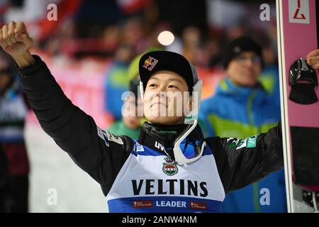 Titisee Neustadt, Deutschland. 19 Jan, 2020. Ski Nordisch/Skispringen: Weltcup Skispringen, großer Hügel, Männer: Ryoyu Kobayashi aus Japan Beifall für den zweiten Platz. Quelle: Patrick Seeger/dpa/Alamy leben Nachrichten Stockfoto