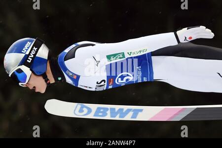 Titisee Neustadt, Deutschland. 19 Jan, 2020. Ski Nordisch/Skispringen: Weltcup Skispringen, großer Hügel, Männer: Ryoyu Kobayashi aus Japan springt. Quelle: Patrick Seeger/dpa/Alamy leben Nachrichten Stockfoto