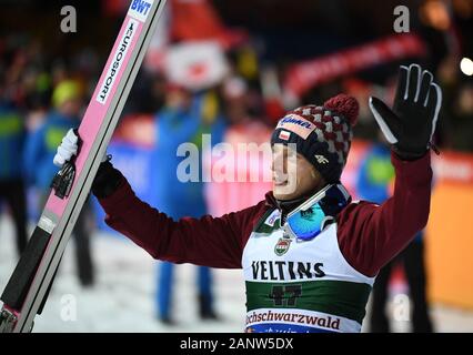 Titisee Neustadt, Deutschland. 19 Jan, 2020. Ski Nordisch/Skispringen: Weltcup Skispringen, großer Hügel, Männer: Dawid Kubacki aus Polen feiert den Sieg. Quelle: Patrick Seeger/dpa/Alamy leben Nachrichten Stockfoto