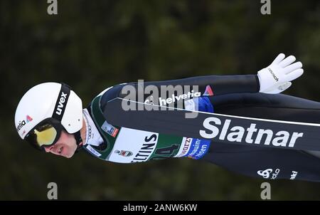 Titisee Neustadt, Deutschland. 19 Jan, 2020. Ski Nordisch/Skispringen: Weltcup Skispringen, großer Hügel, Männer: Simon Ammann aus der Schweiz springt durch die Luft. Quelle: Patrick Seeger/dpa/Alamy leben Nachrichten Stockfoto
