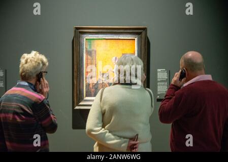 Besucher bei Ausstellung des Malers Pieter de Hooch in Delft Stockfoto