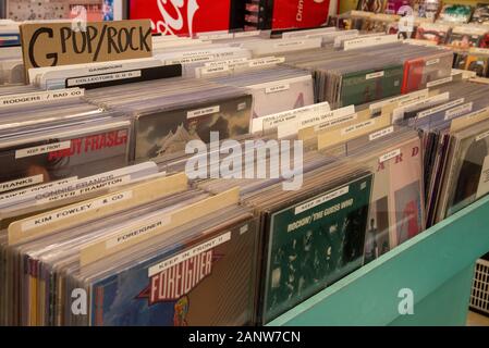 Second Hand Records im Shop Stockfoto