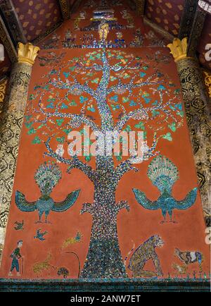 Buntes Mosaik Darstellung der Baum des Lebens, Wat Xien Thong Tempel, Luang Prabang, Laos, Südostasien Stockfoto