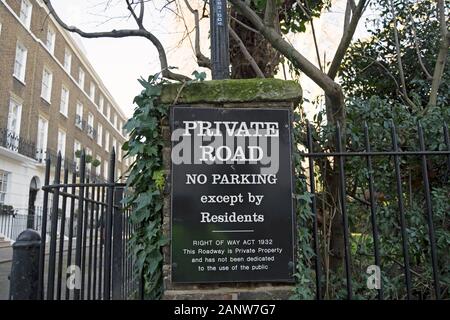 Private Straße, kein Parkplatz, außer für die Bewohner Zeichen in South Kensington, London, England, zitieren 1932 Recht der Art und Weise handeln Stockfoto