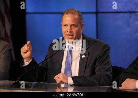 Kennedy Space Center, USA. 19 Jan, 2020. NASA-Administrator Jim Bridenstine besucht eine Pressekonferenz im Anschluss an die Launch Abort Test im Kennedy Space Center, Florida am Sonntag, 19. Januar 2020. SpaceX durchgeführt, um den Test als letzte Maßnahme die Sicherheit für die Zukunft zu versichern bemannter Missionen zur Internationalen Raumstation. Foto von Joe Marino-Bill Cantrell/UPI Quelle: UPI/Alamy leben Nachrichten Stockfoto