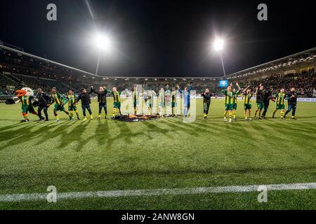 Den Haag - ADO-RKC, Fußball, Saison 2019/2020, Eredivisie, Autos Jeans Stadium, 08-07-2020, ADO-Spieler feiern den Gewinn 2-0 Credit: Pro Schüsse/Alamy leben Nachrichten Stockfoto