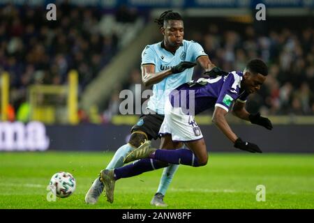 Brüssel, Belgien. 19. Januar 2020. Jeremy Doku von Anderlecht und Simon Deli der Club Brugge Kampf um den Ball während der Jupiler Pro League Spieltag 22 zwischen RSC Anderlecht, Club Brügge am 19. Januar 2020 in Anderlecht Lotto Park Stadium, Belgien. (Ph Credit: Pro Schüsse/Alamy leben Nachrichten Stockfoto