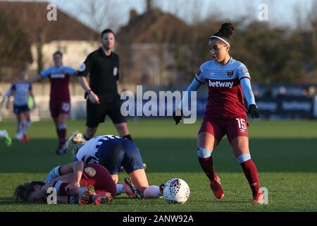 Romford, Großbritannien. 19. Jan 2020. Jacynta Galabadaarachchi von West Ham United Frauen in Aktion während Super das Barclays FA Women's League Match zwischen West Ham United und Brighton und Hove Albion am Rush Green Stadium, Romford, London am Sonntag, den 19. Januar 2020. (Credit: Jacques Feeney | MI Nachrichten) Credit: MI Nachrichten & Sport/Alamy leben Nachrichten Stockfoto