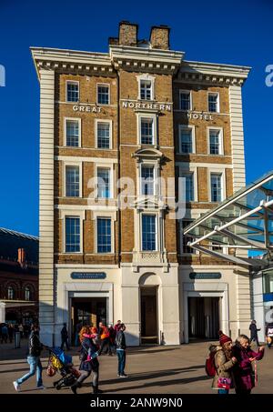 Great Northern Hotel im Londoner Bahnhof Kings Cross. Gebaut 1854. Stockfoto