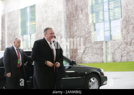 19.01.2020, Berlin, Deutschland. Staatssekretär Mike Pompeo im Hof aus dem Bundeskanzleramt. Bundeskanzlerin Angela Merkel lädt Sie ein, die Libyen-Konferenz in Berlin am 19. Januar 2020. Ziel dieses Prozesses ist es, die Bemühungen der Vereinten Nationen für einen souveränen Libyen und für die interne Libysche Versöhnungsprozess durch eine Gruppe von Staaten und internationalen Organisationen zu unterstützen. Stockfoto