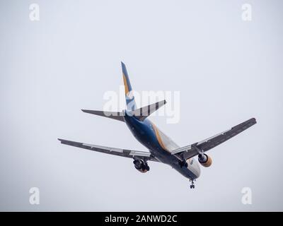 Kiew, Ukraine. 19 Jan, 2020. Azur Air Boeing 767-300 Landung am Flughafen Borispol. Quelle: Igor Golovniov/SOPA Images/ZUMA Draht/Alamy leben Nachrichten Stockfoto