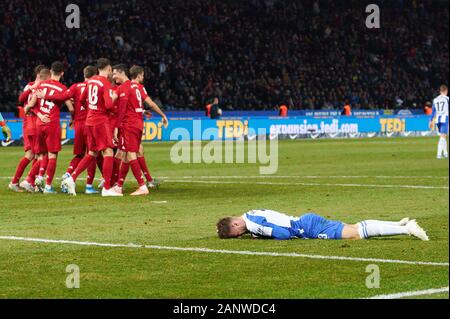 Fußball Berlin-münchen, Berlin, 19 Jan, 2020. HERTHA BSC BERLIN - FC BAYERN MÜNCHEN - DFL-Bestimmungen verbieten die Verwendung von Fotografien als BILDSEQUENZEN und/oder quasi-VIDEO - 1. Deutsche Fussball Liga, Berlin, 19. Januar 2020. Saison 2019/2020, Spieltag 18, © Peter Schatz/Alamy leben Nachrichten Stockfoto