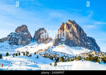 Sassolungo/Langkofel auf der Sella Ronda Skikreislauf rund um die Sella Gruppe in Norditalien, Trentino/Alto Adige/Belluno, Italien Stockfoto