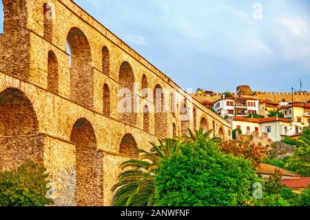 Kavala-Stadt in Griechenland, römisches Aquädukt Stockfoto